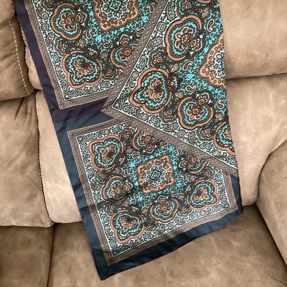 Talbots silk scarf NWOT - Picture 5 of 5